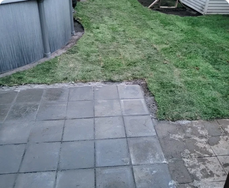 Installation de la pelouse et rognage des contours img