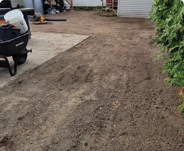 Nivellement du sol avant pose de pelouse img